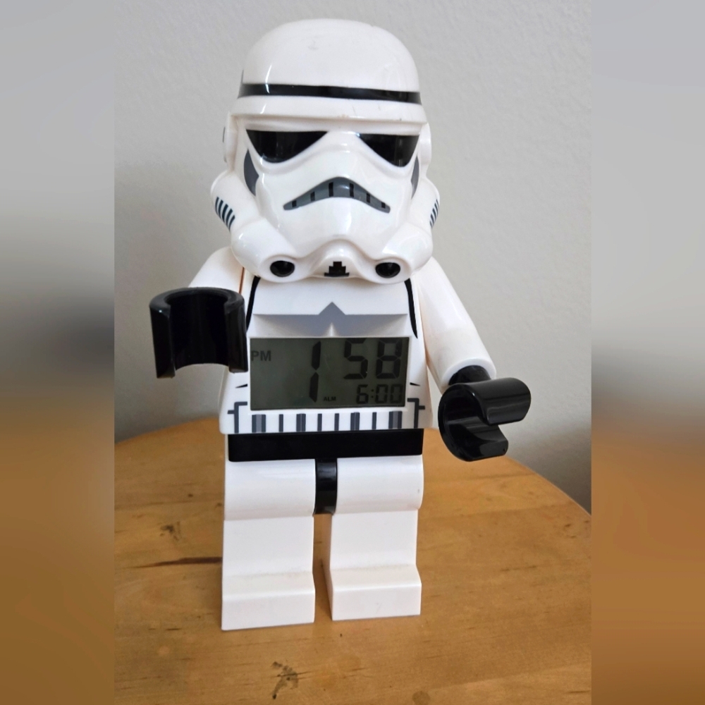 LEGO Star Wars 9002137 Stormtrooper  Light Up Alarm Clock - Picture 4 of 9